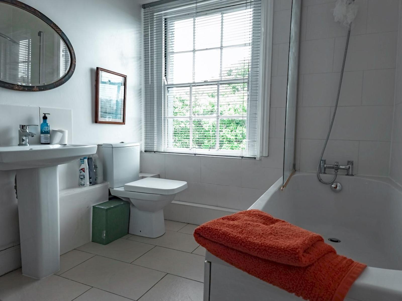 Delightful Spacious In Old Town Balcony Pass The Keys Margate
