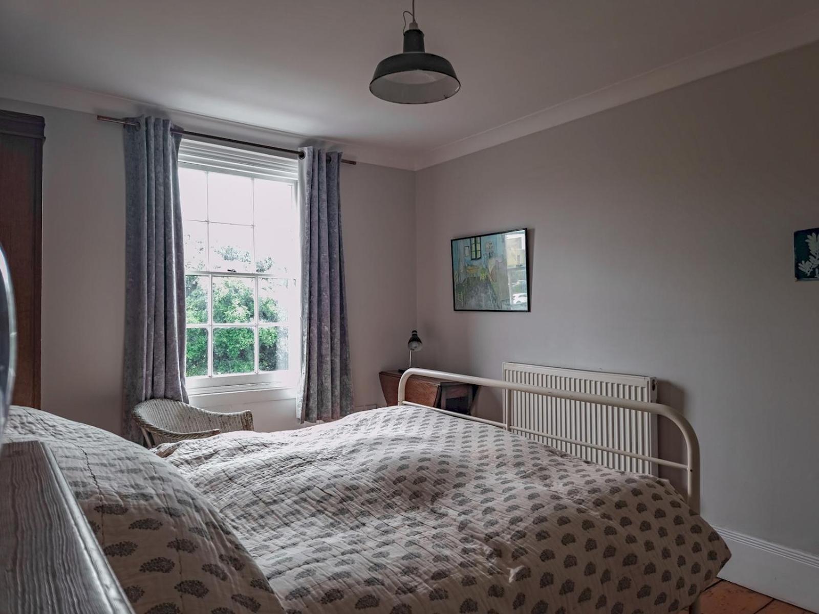 Apartment Delightful Spacious In Old Town Balcony Pass The Keys Margate