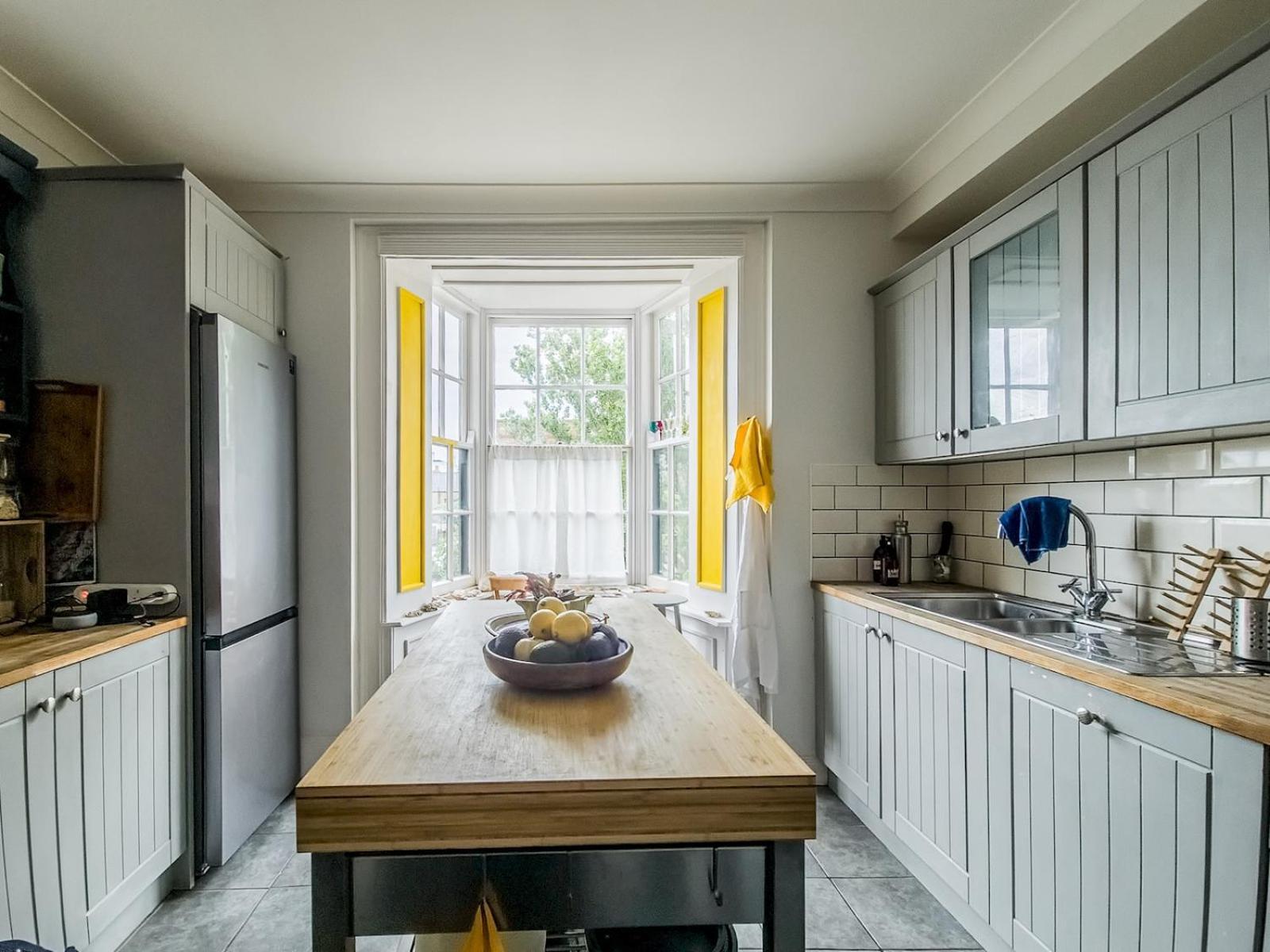Delightful Spacious In Old Town Balcony Pass The Keys Apartment *